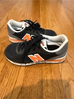 New Balance Kids Black and Orange Low-Top Sneakers